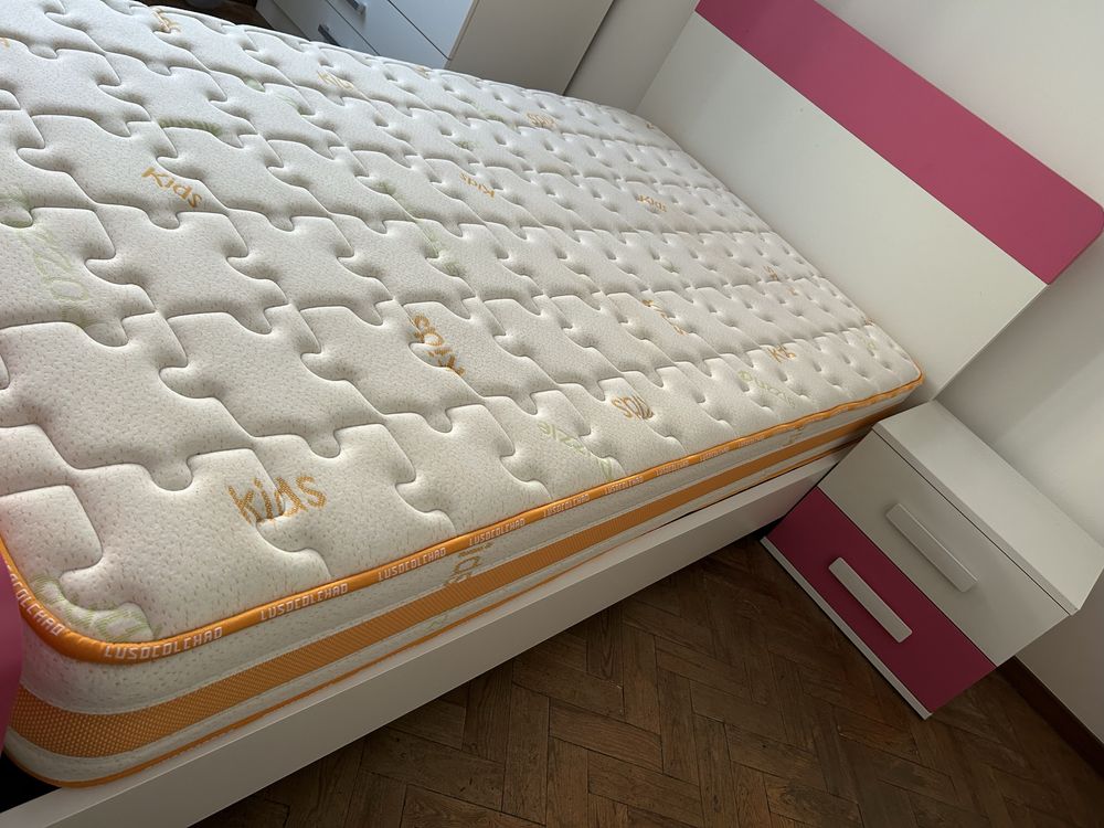 Cama solteiro rosa modelo Play