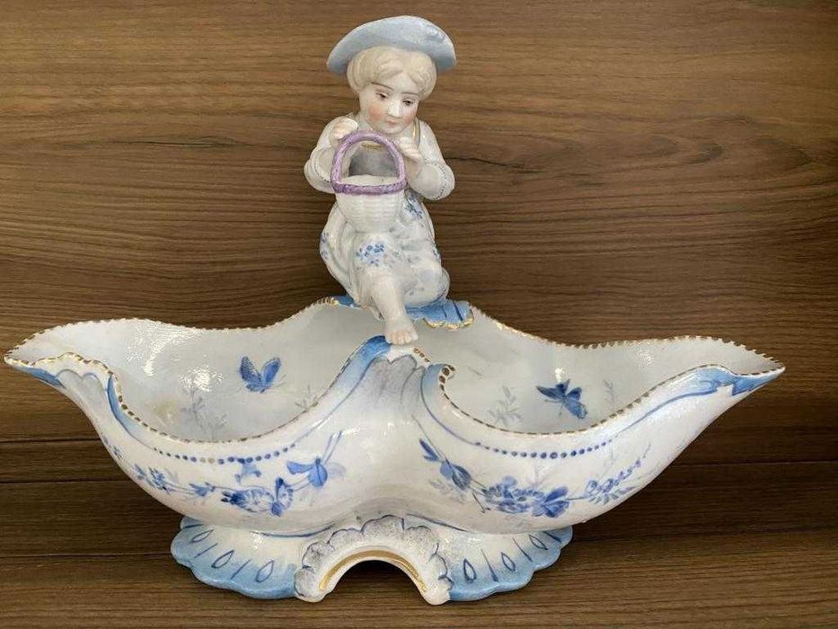 Франція 1870-80-х. Ваза-кошик з дівчинкою.