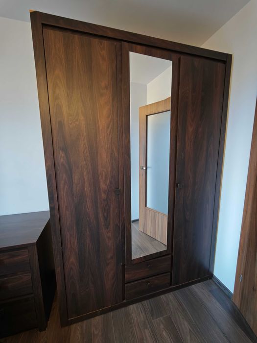 Szafa, komoda, biurko - oddam za darmo.