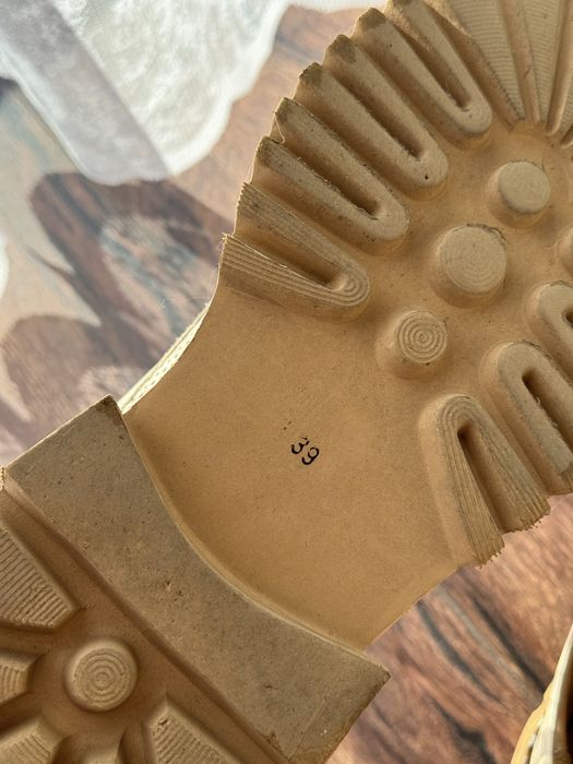 Черевики жіночі бежеві