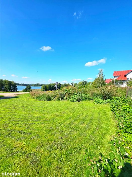 Urokliwie położony dom na Mazurach z widokiem na jezioro