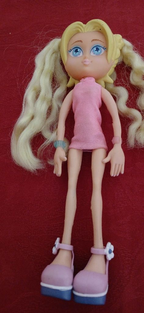 Boneca em ótimo estado