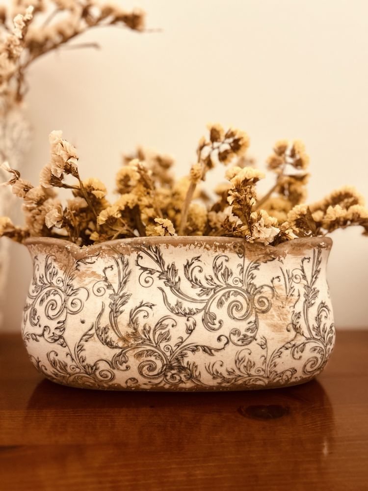 Conjunto decorativo de quatro peças, que inclui as flores secas