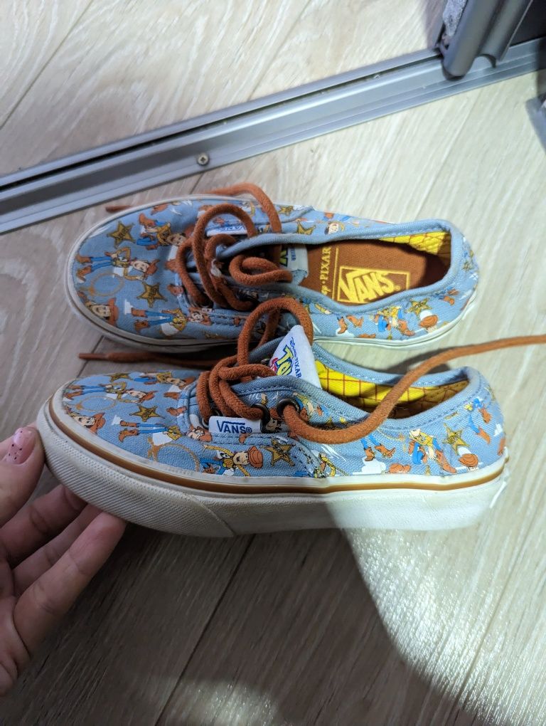 Красовки кросівки 28 размер vans pixar toy