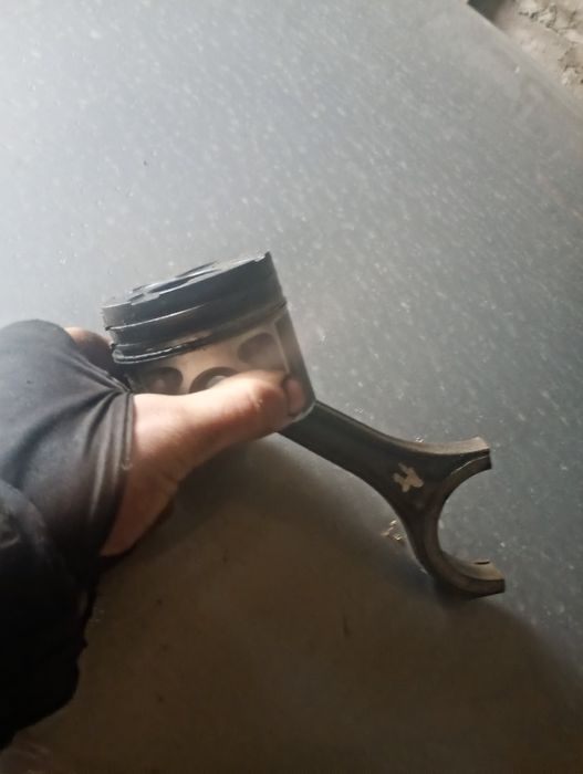 Продам  поршня поштучно або комплект audi a6 c5 2.5 tdi