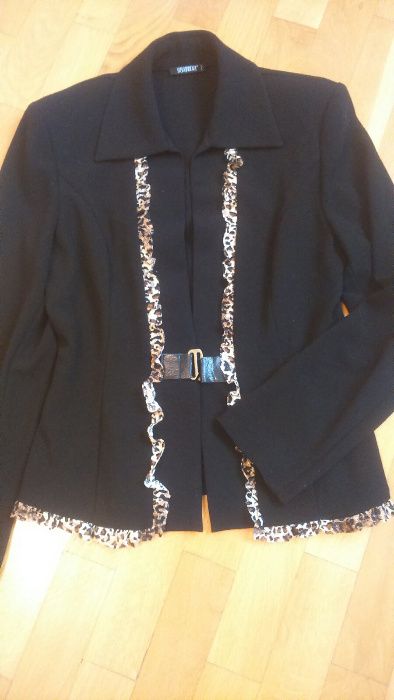 молодіжний костюм піджак+плаття Італія новий