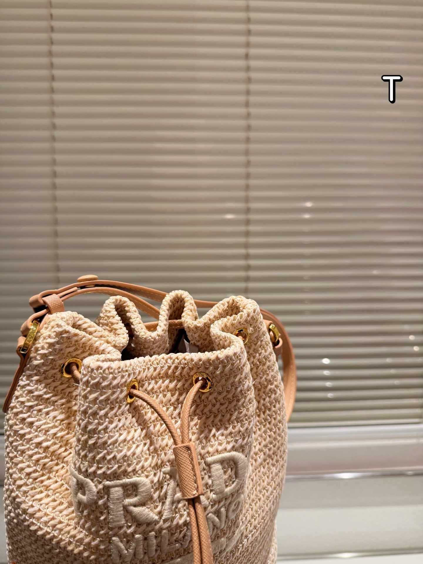 Słomiana torba crossbody