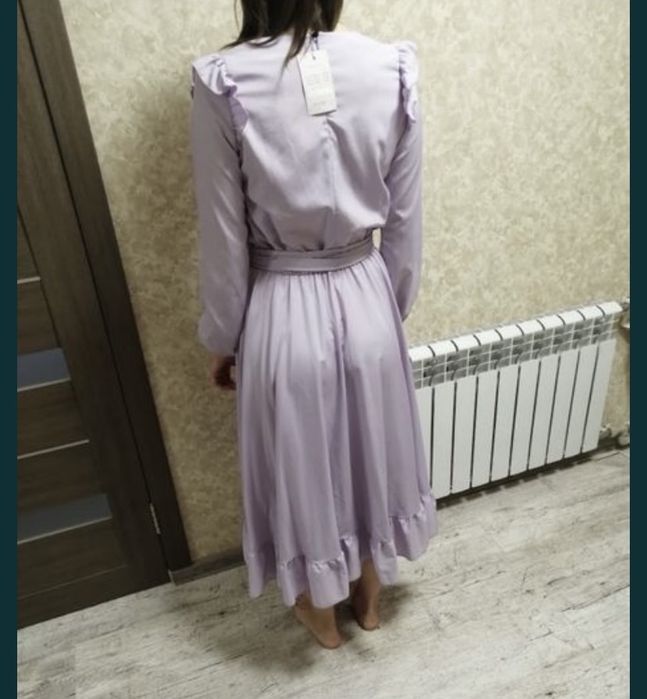 Платье миди новое, S