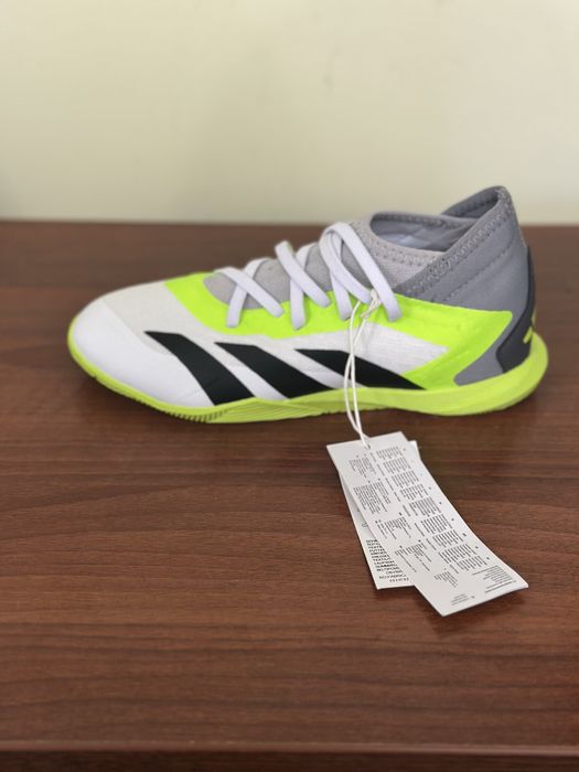 Продам футзалки adidas 34 розмір