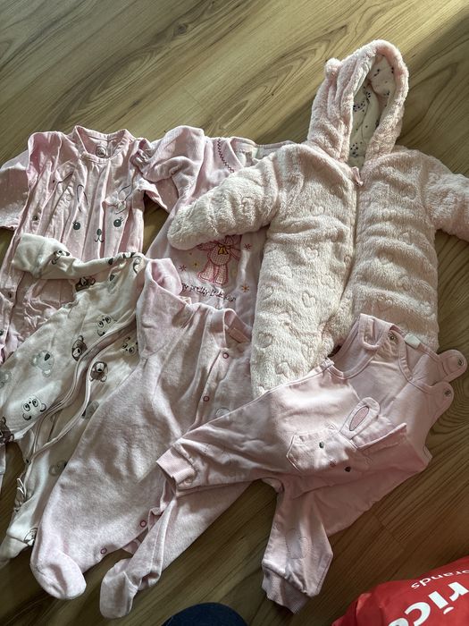 Wyprawka, Zestaw ubranek dla dziewczynki, kombinezony, sukienki, Jukki