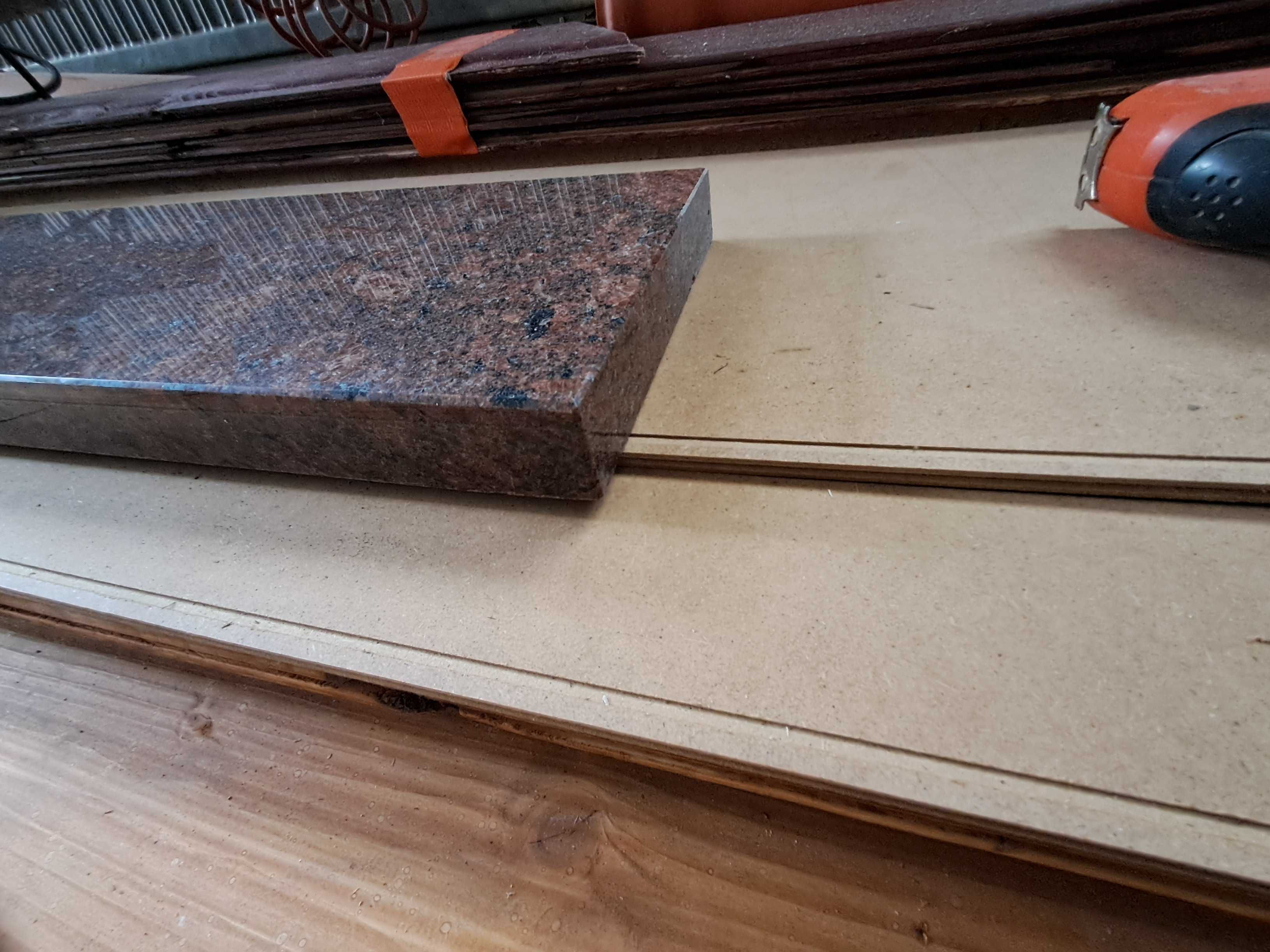 Parapet granitowy
