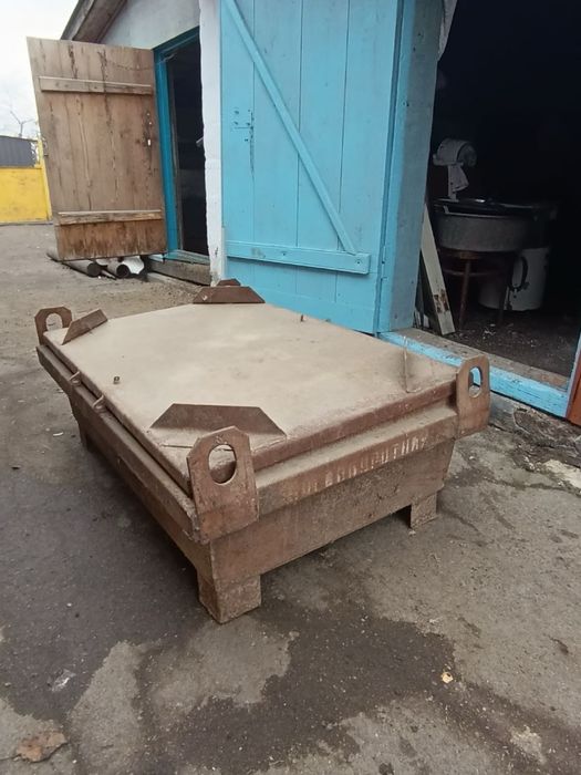 Металеві контейнери/піддони