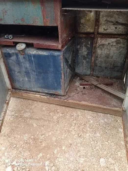 Caixa Ferramenta para carrinha com bomba e depósito combustível