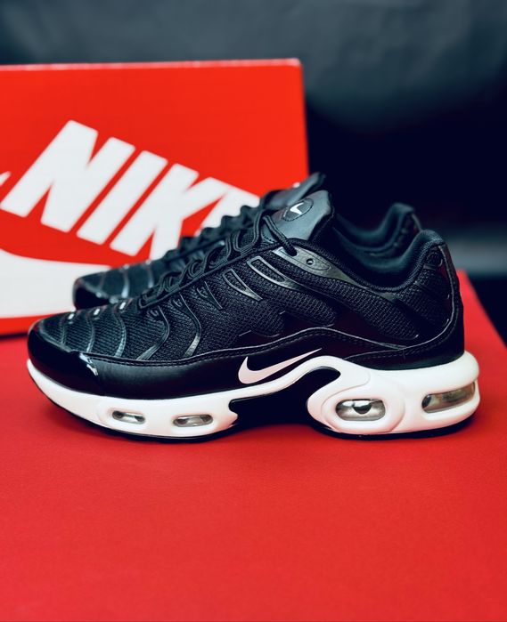 Кроссовкр мужские Nike черно белые / Найк кросовки мужские Тн Nike Tn