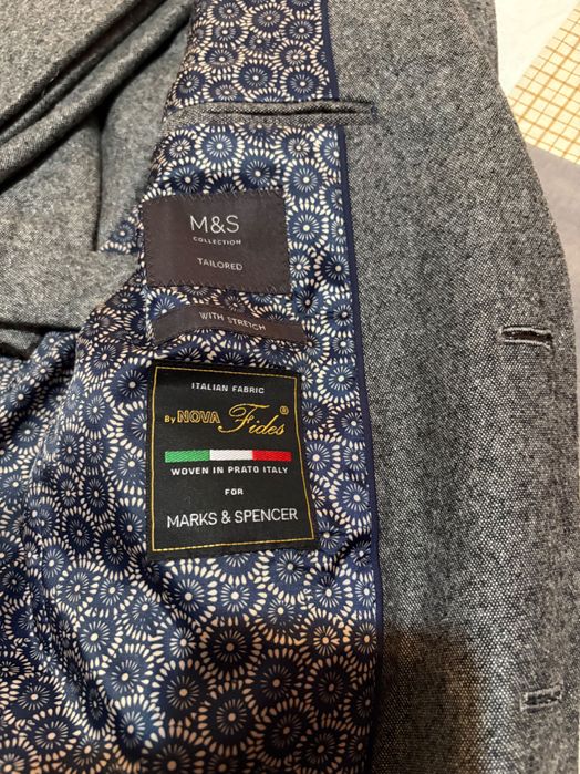 Fato da M&S de tecido  italiano em estado irrepreensível usado 1 vez