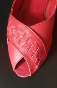 Czerwone pantofle damskie, skóra 37
