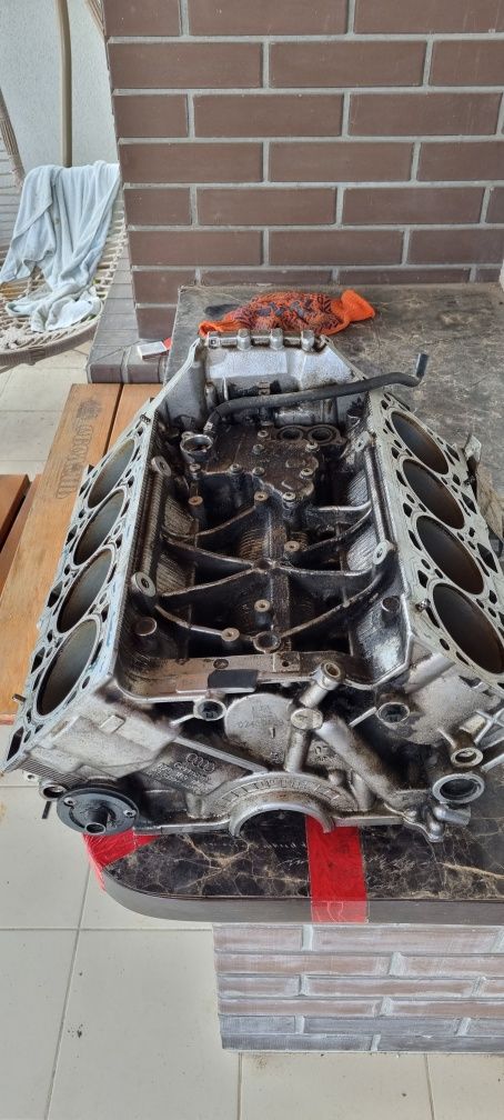 Продам блок двигуна Ауді Q7 4.2L.