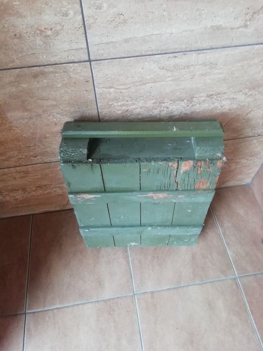 skrzynka wojskowa przypuszczalnie na amunicję pochodzącą z czasów PRL