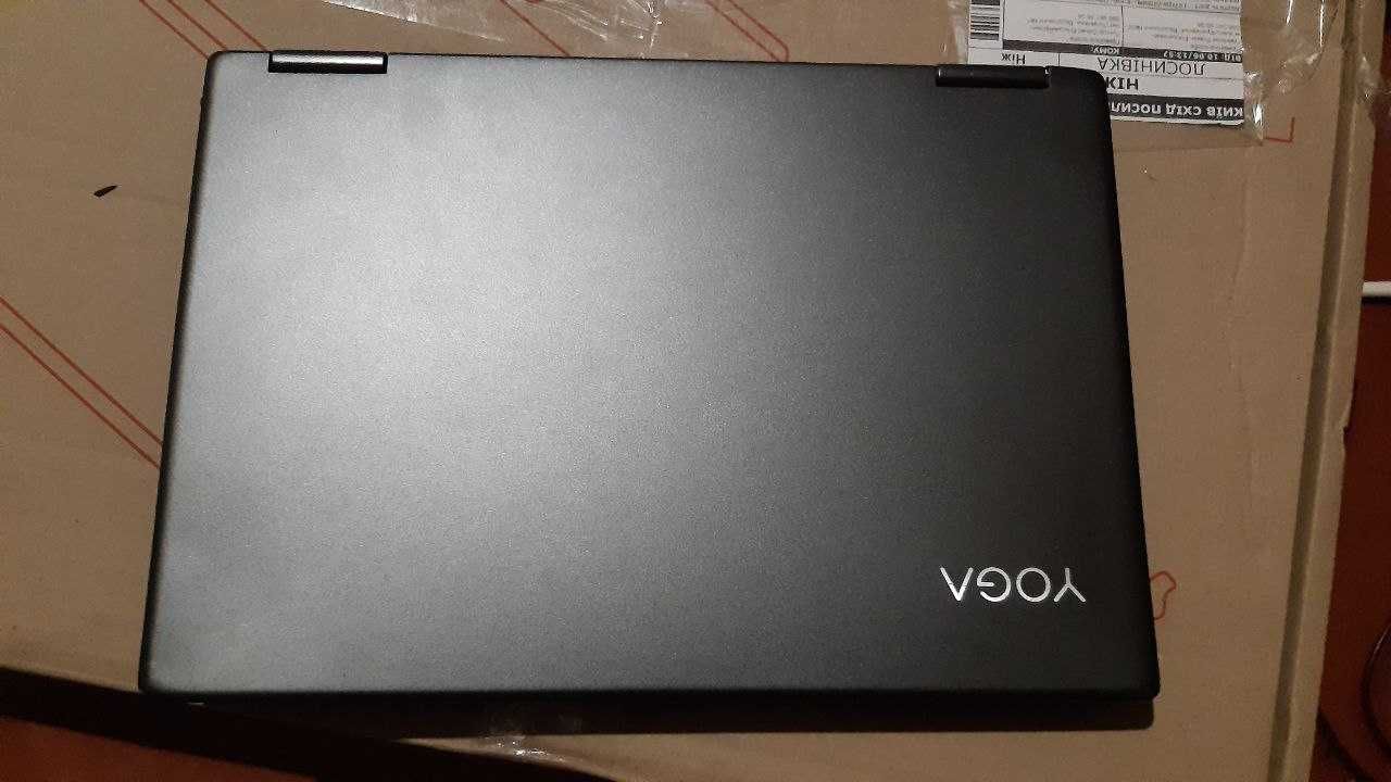 Ноутбук Lenovo YOGA 720-13 IKB працює але розбитий екран
