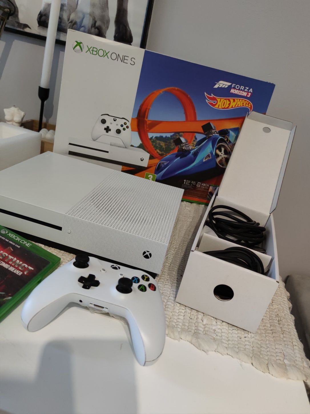 Konsola Xbox One S 4K HDR 500GB + Pad + Baterie Fifa Forza gry