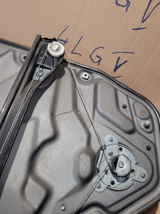 Mechanizm podnośnik szyby manualny tył prawy skoda octavia II 2007r