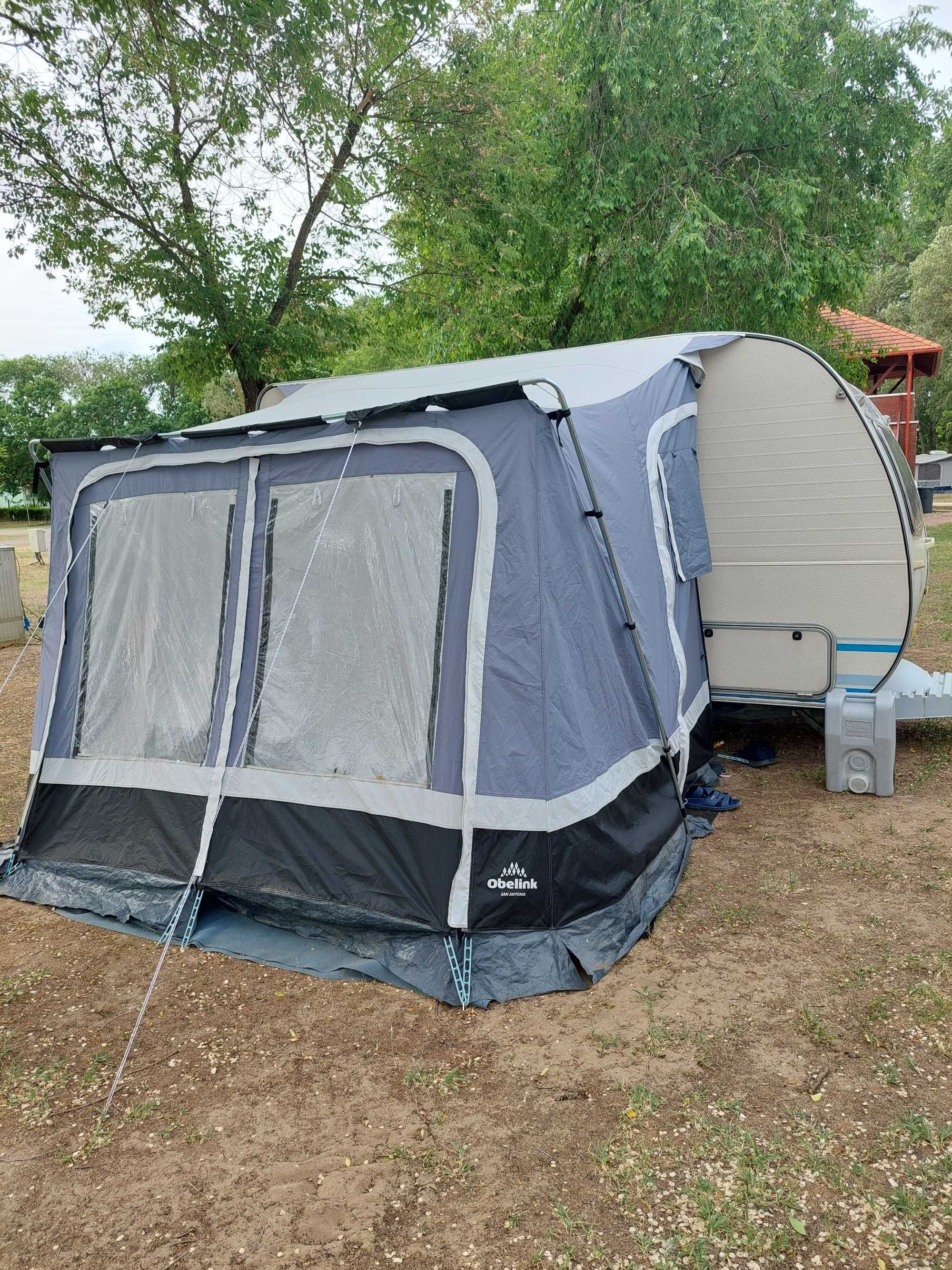 Przyczepa kempingowa Caravelair Universe 425 z łazienką 4 osobowa