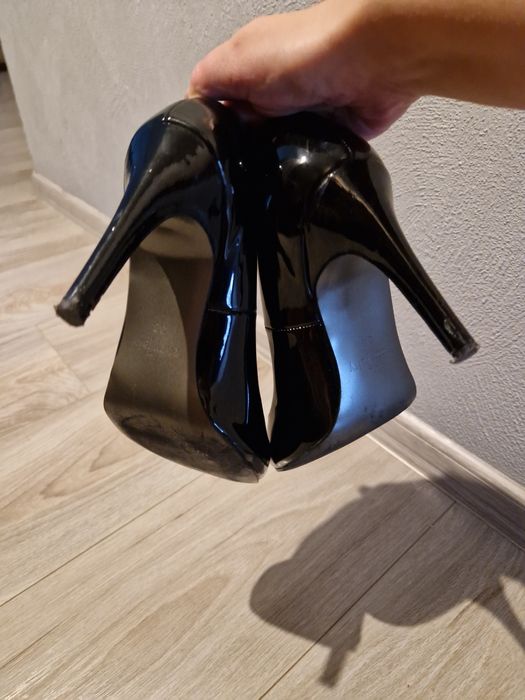 Czarne szpilki lakierowane Jenny Fairy rozmiar 38