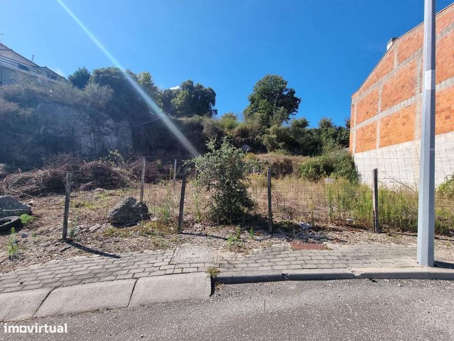 Lote de terreno com projecto