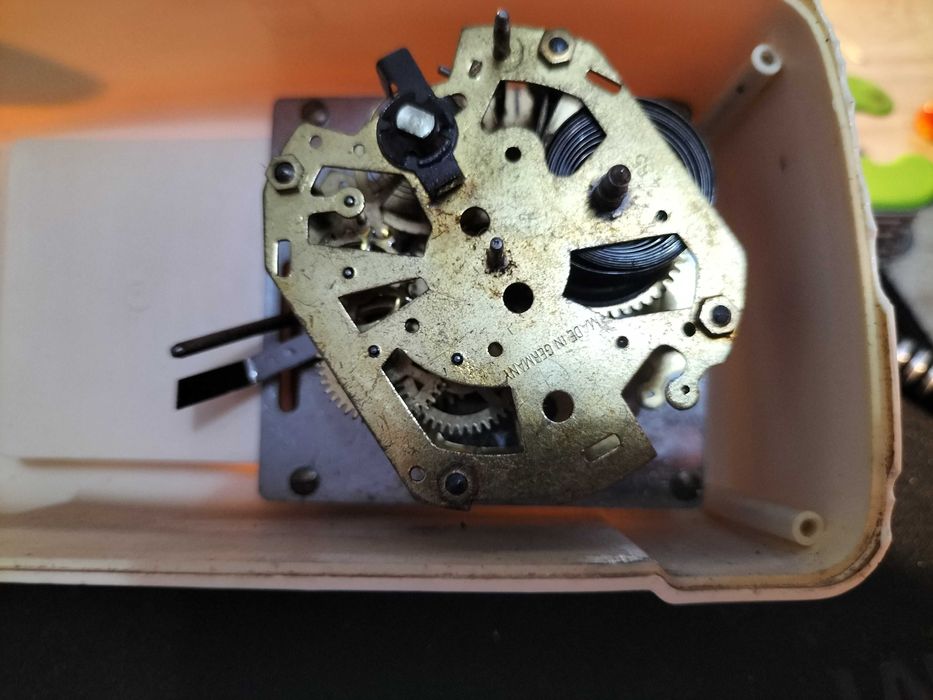 stary zegar budzik z pozytywką Coronet musical alarm  germany l-70
