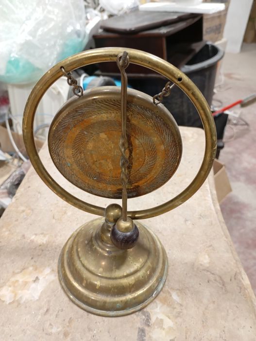 Gongo antigo para mesa em metal latão