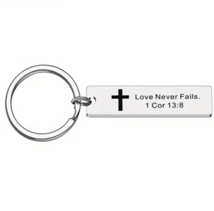 Breloczek do kluczy brelok prezentowy love never fails dewocjonalia