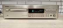 Odtwarza CD ONKYO DX-7210