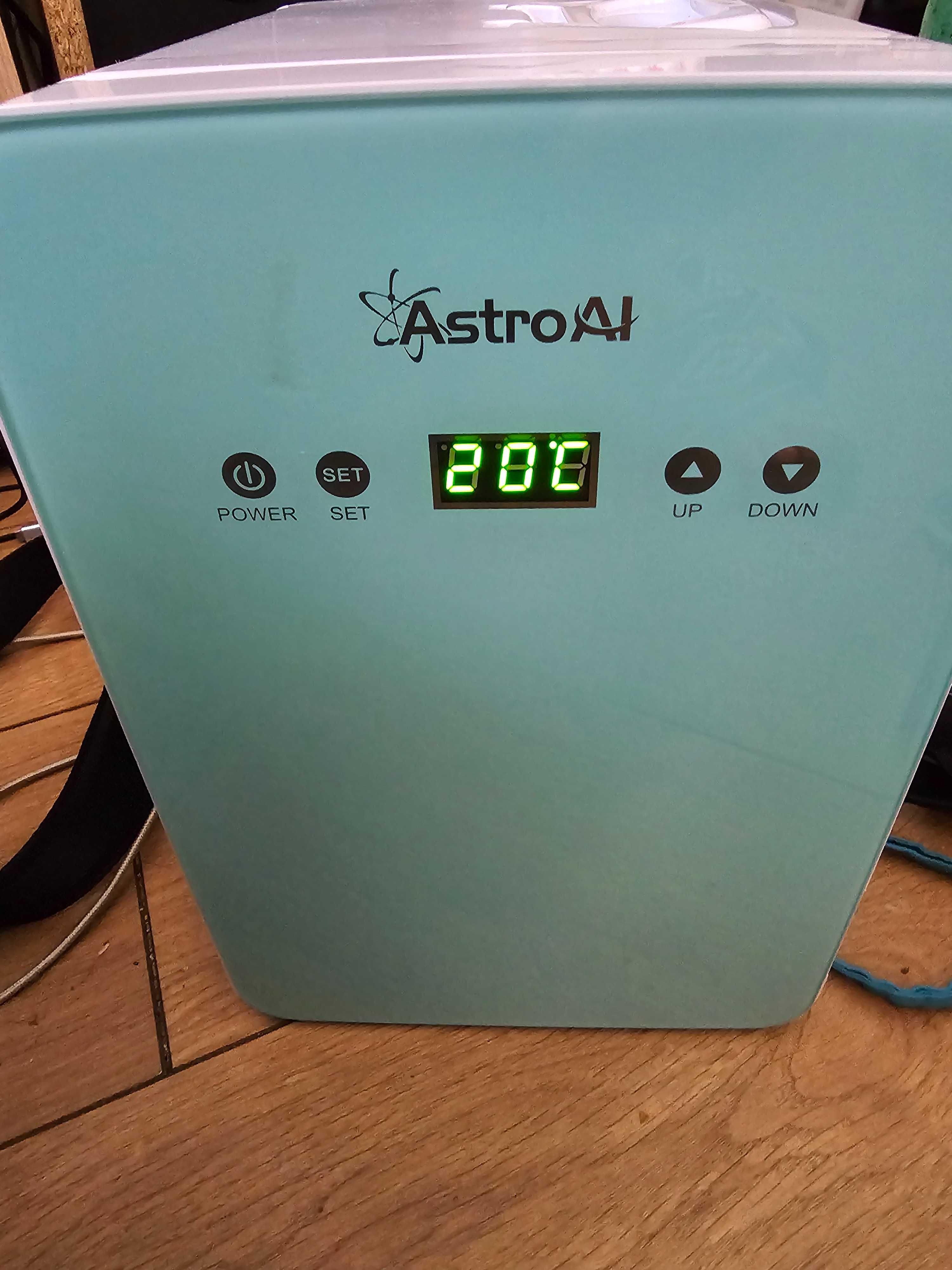 Mini lodówka AstroAI 6 litrów USZKODZONA AC 230V /12 V DC,