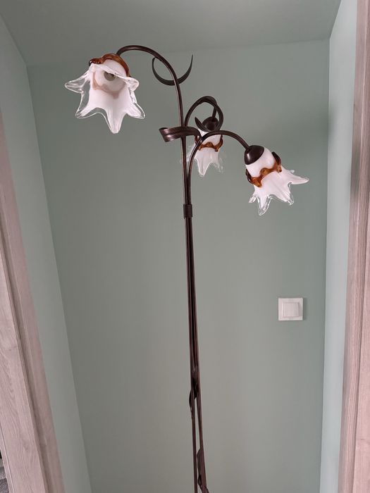 Lampa stojąca kwiat