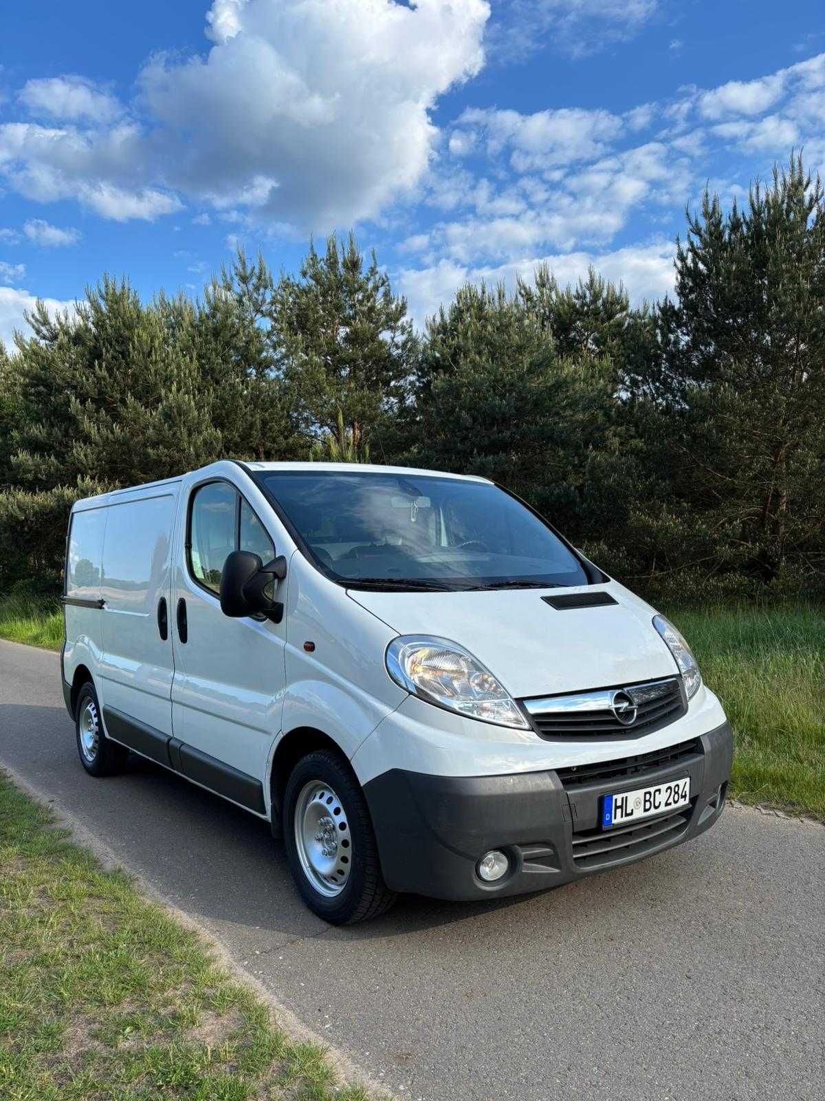 opel vivaro 2.0 cdti 2014r klima sprawna ,hak .tempomat