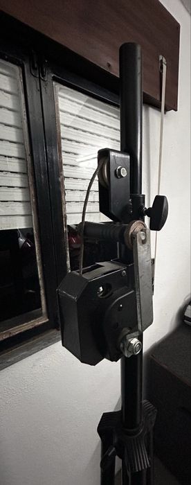 Tripes para suporte de luzes com manivela