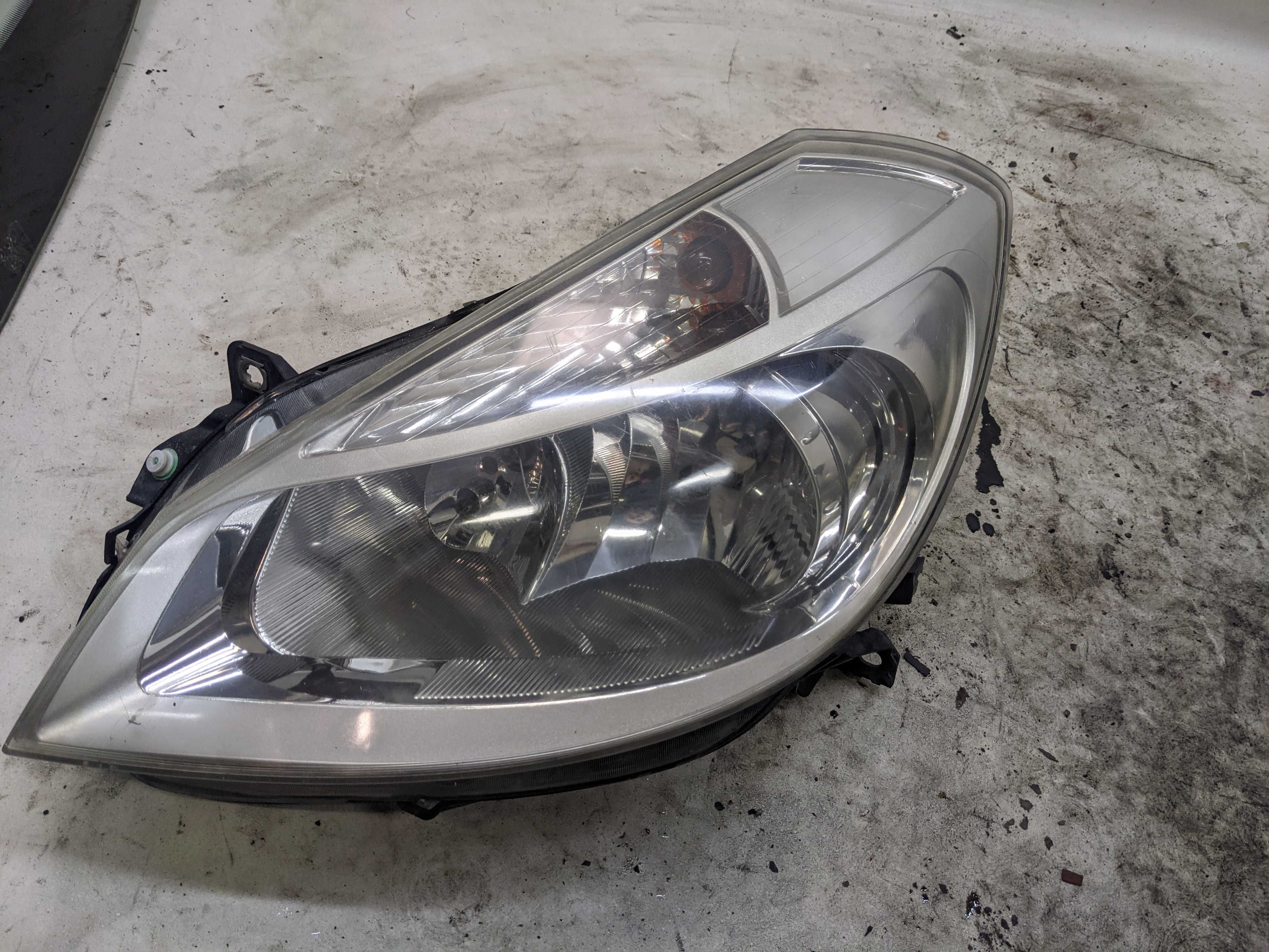 Renault Clio III 3 Lampa Lewy Przód Lewa Przednia