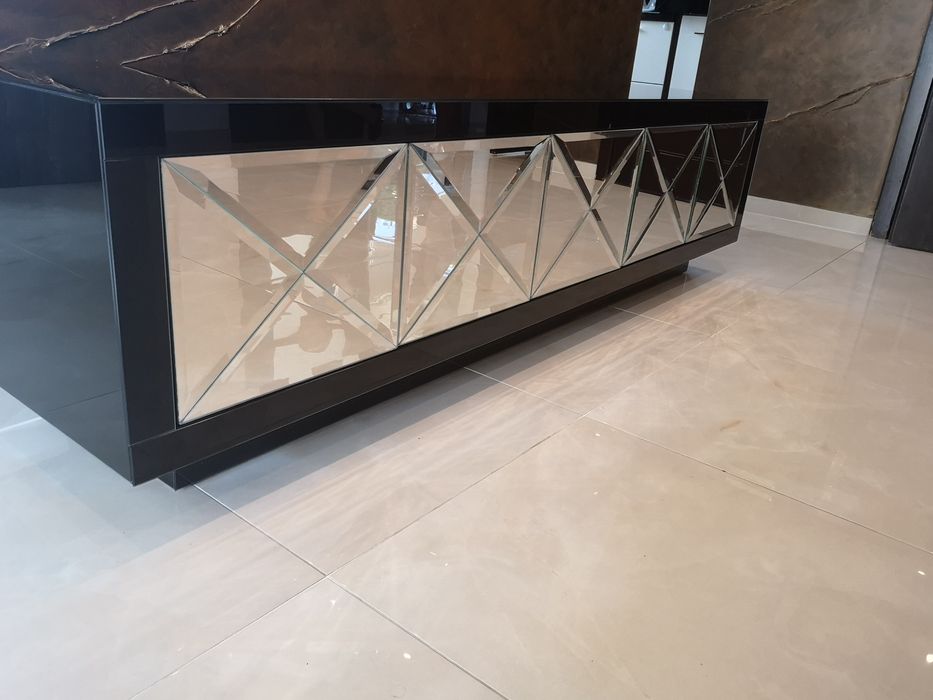 Ekskluzywna lustrzana komoda. Rtv glamour. Lustro fazowane.