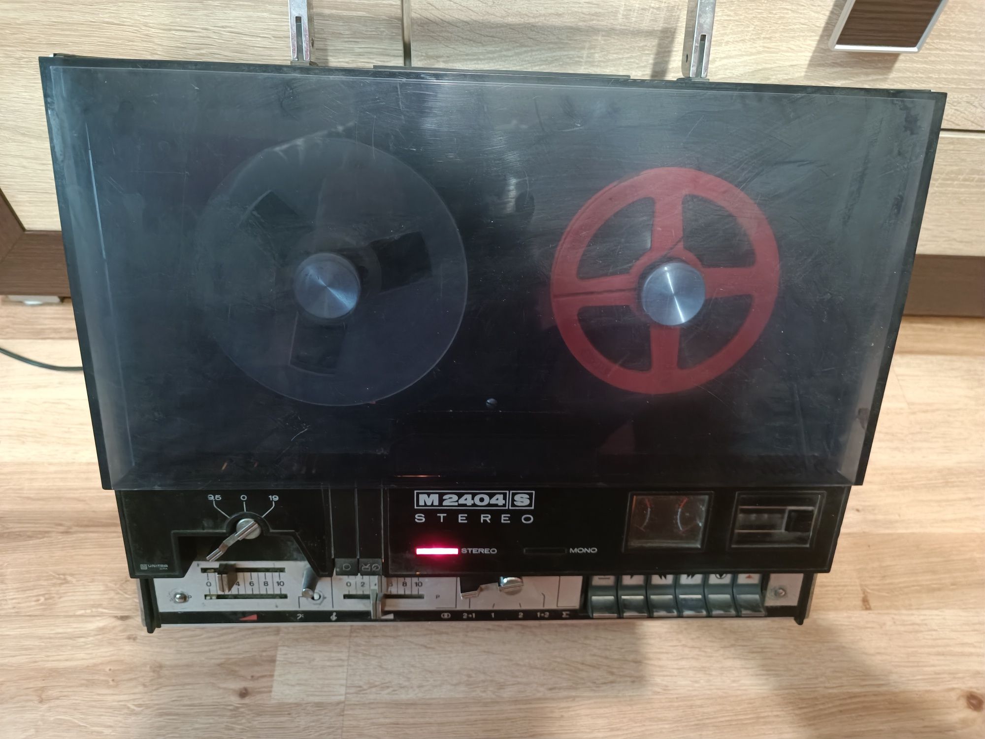 Sprzedam magnetofon szpulowy UNITRA M2404s