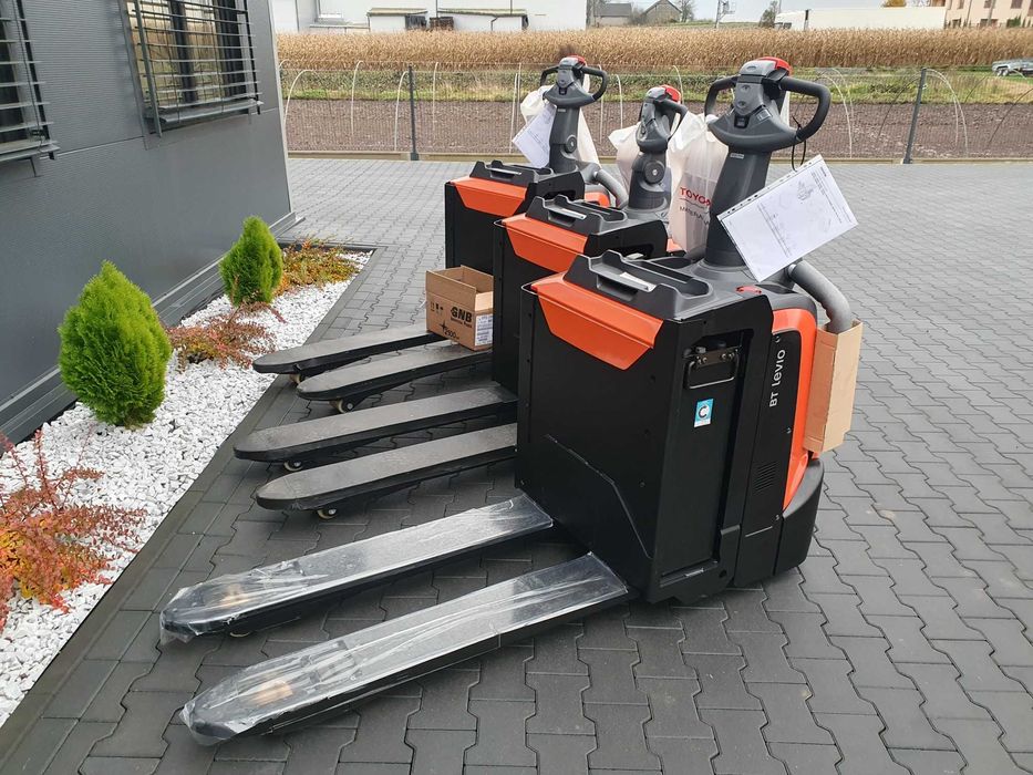 Wózek Toyota LPE200 Nowy 2023r z Podestem Boczna Wymiana, BT LPe220