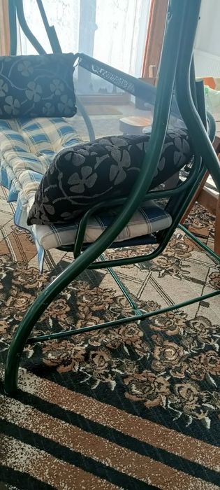 Huśtawka ogrodowa 3 osobowa z materacem stalowa konstrukcja zielona