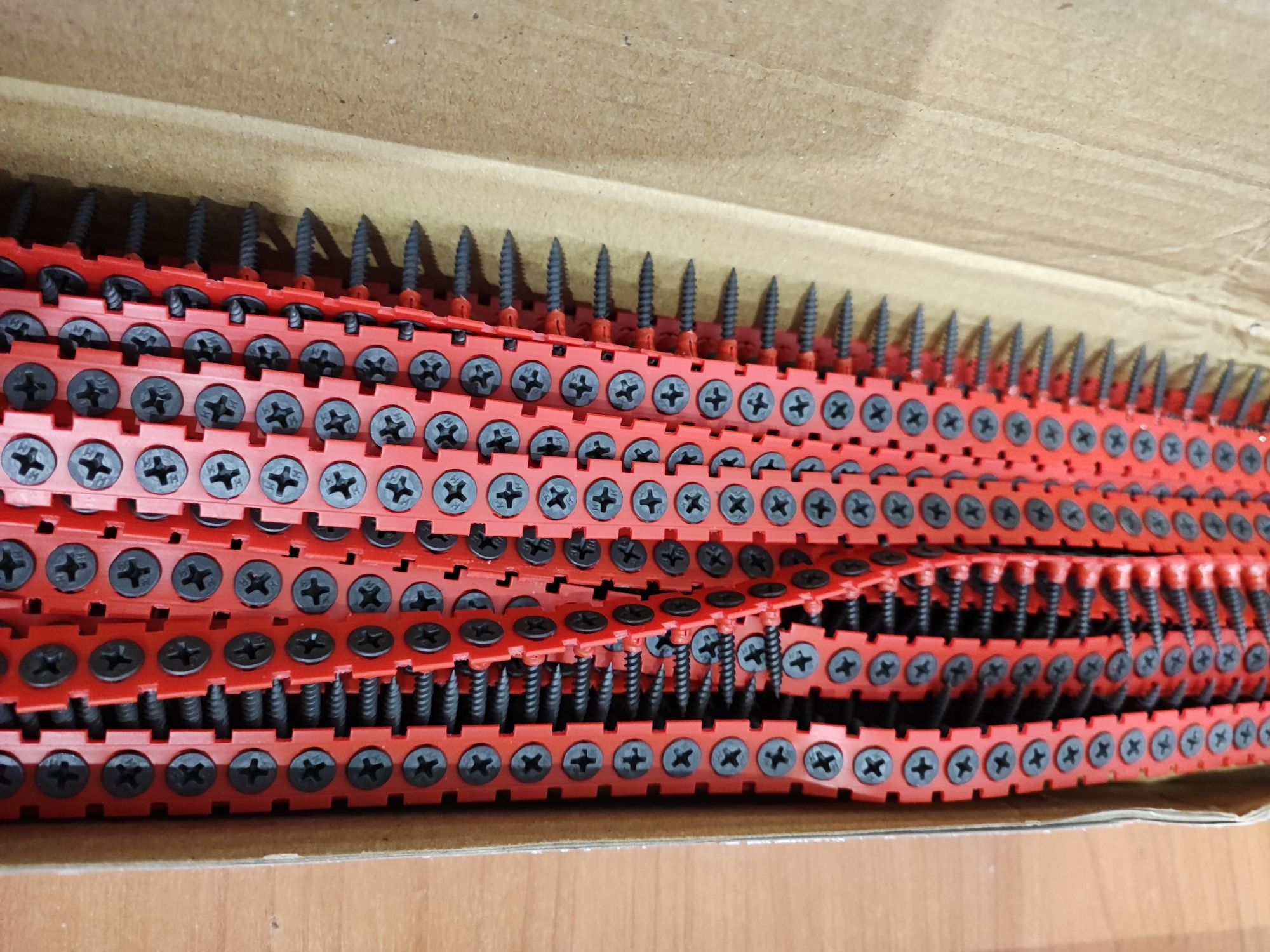 Hilti шурупи на стрічці