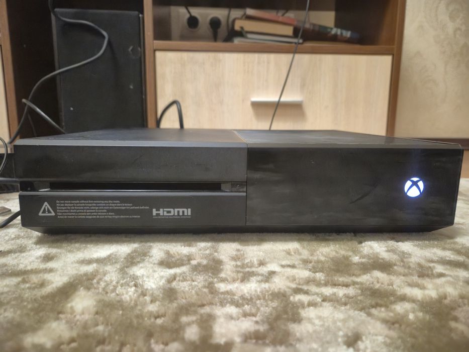 Приставка Xbox One 500 Gb