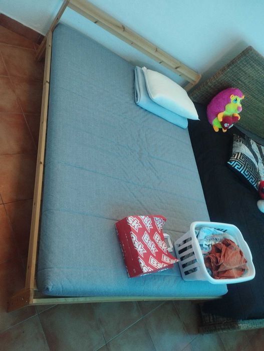 Cama IKEA nova com colchão