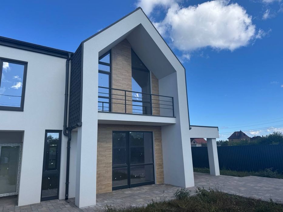 Сучасний будинок у передмісті — простір, якість і комфорт