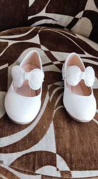 Baleriny buciki białe dla dziewczynki r.29