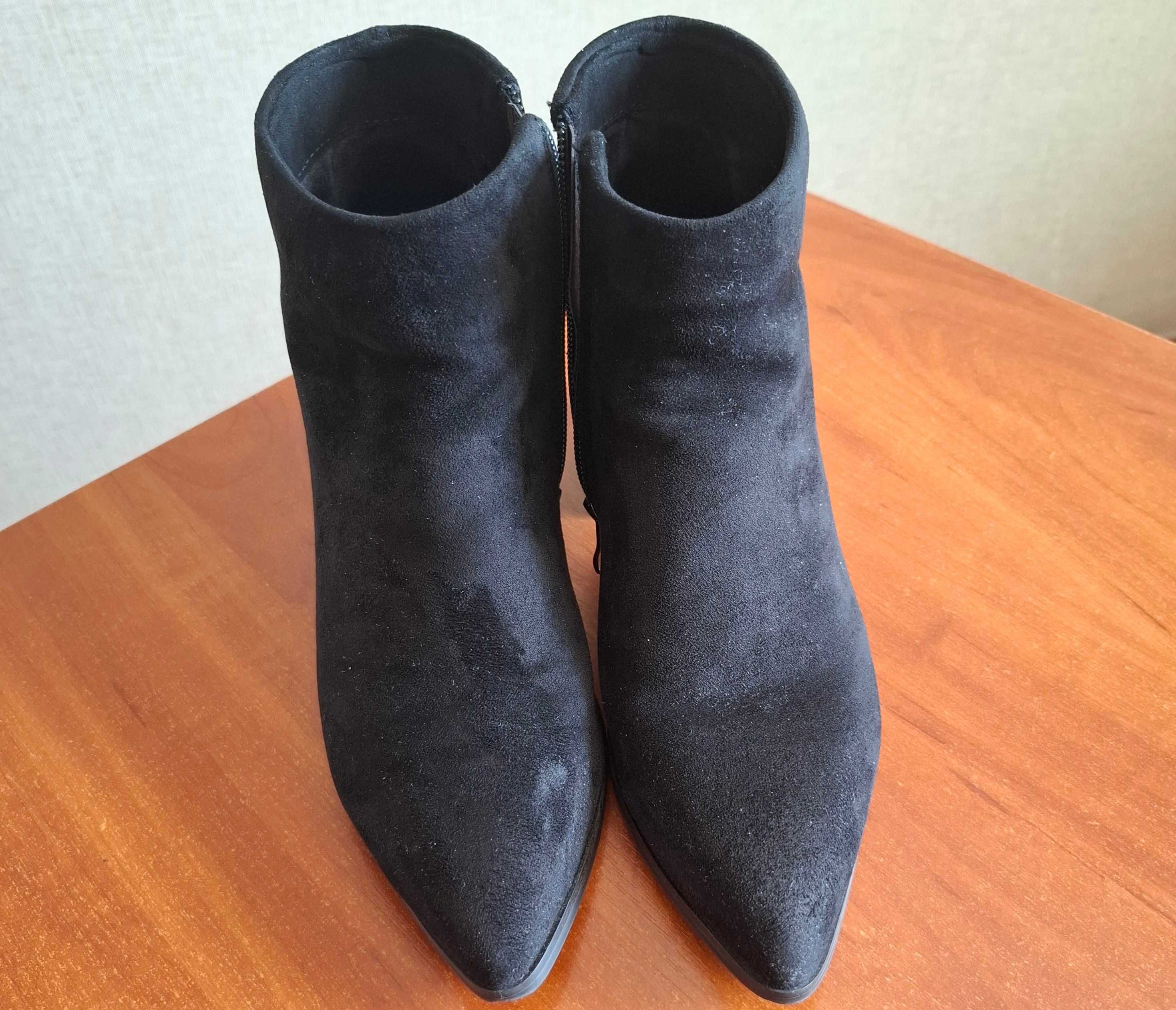 Продам женские ботинки