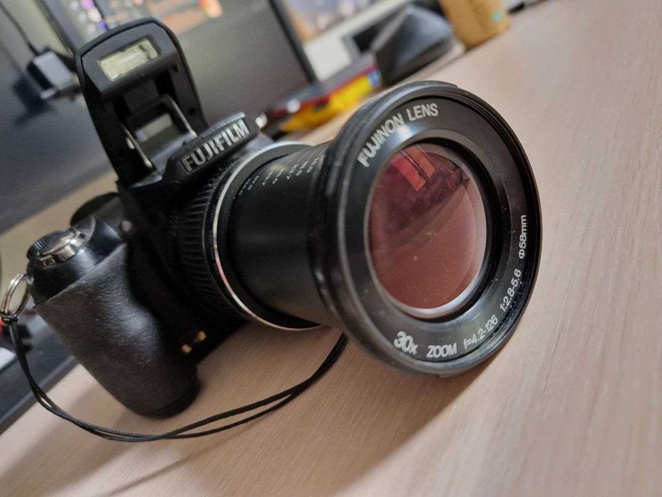 Fujifilm HS10 – sprawny, UV filtr, pasek, na baterie AA 30x zoom!