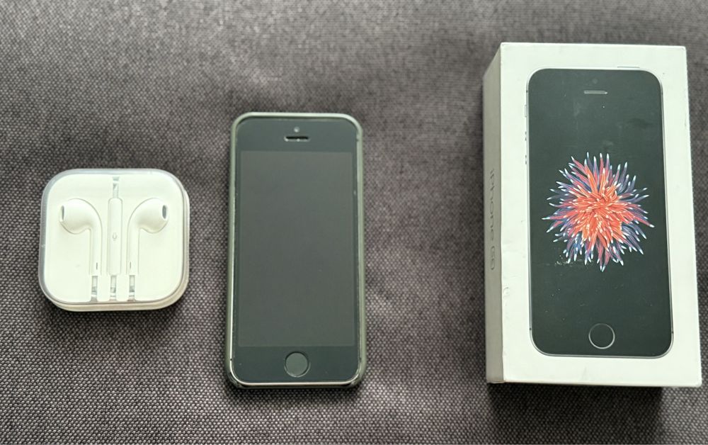 Iphone SE 32 GB з навушниками