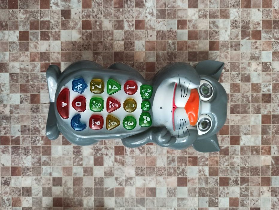 Іграшки дитячі Інтерактивні працюють від батарейок